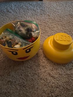 Lego Minifigure Lot and Female Head Storage
