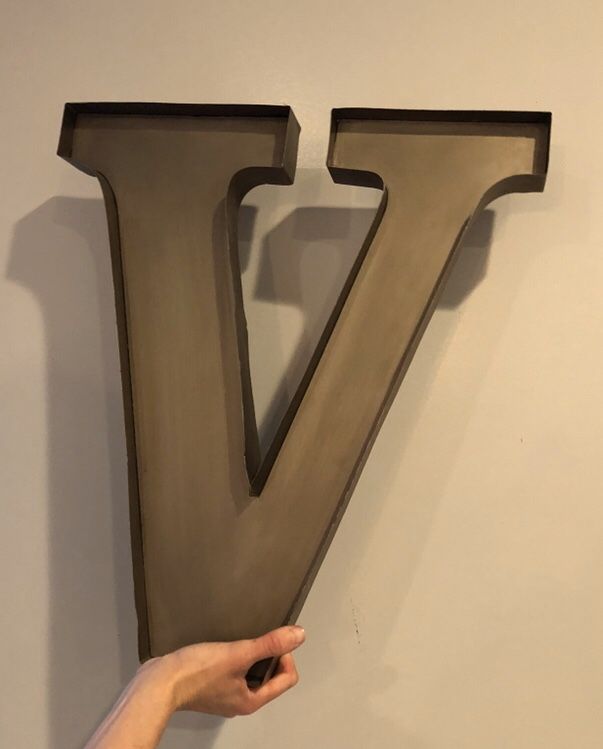 ‘V’ wall decor