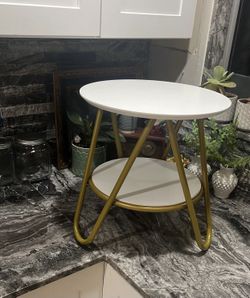 Round Coffee Table $10