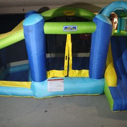 Jumper For Kids To 3 To 12 Years Old.  Very Good Conditions  . 200 Obo