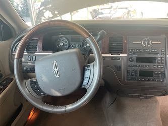 Lincon town car
