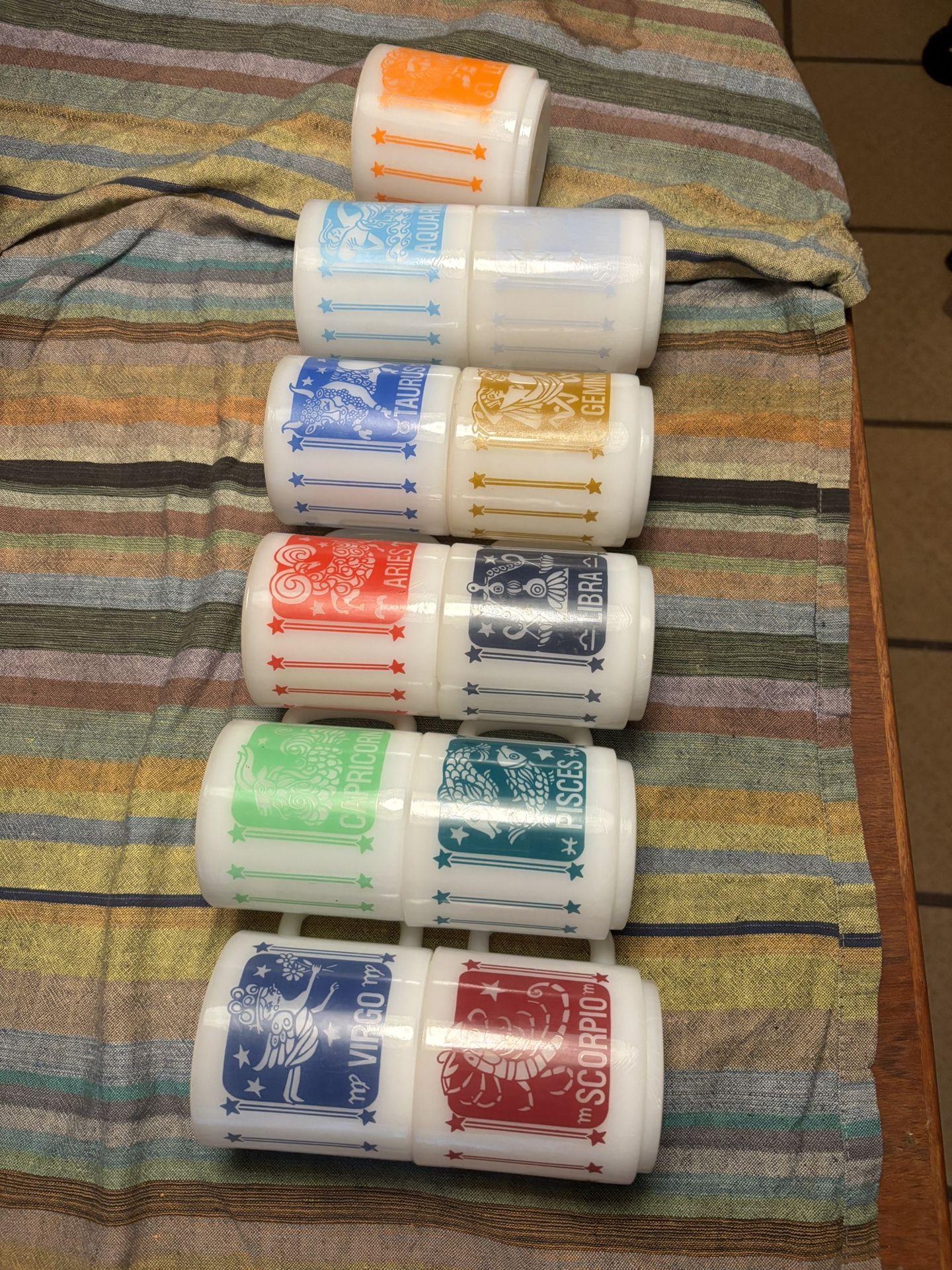 nearly complete vintage Zodiac mugs (11)