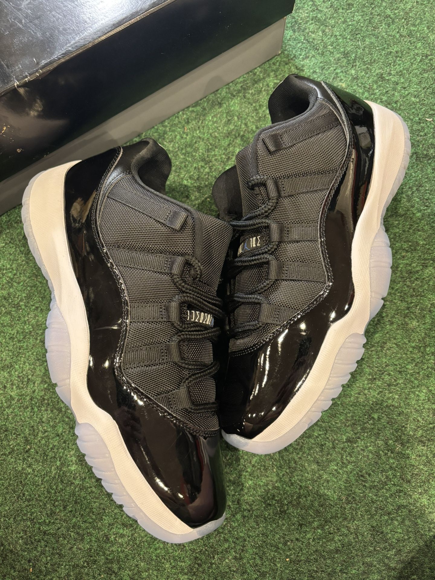 JORDAN 11 SPACE JAM LOW SIZE 9.5