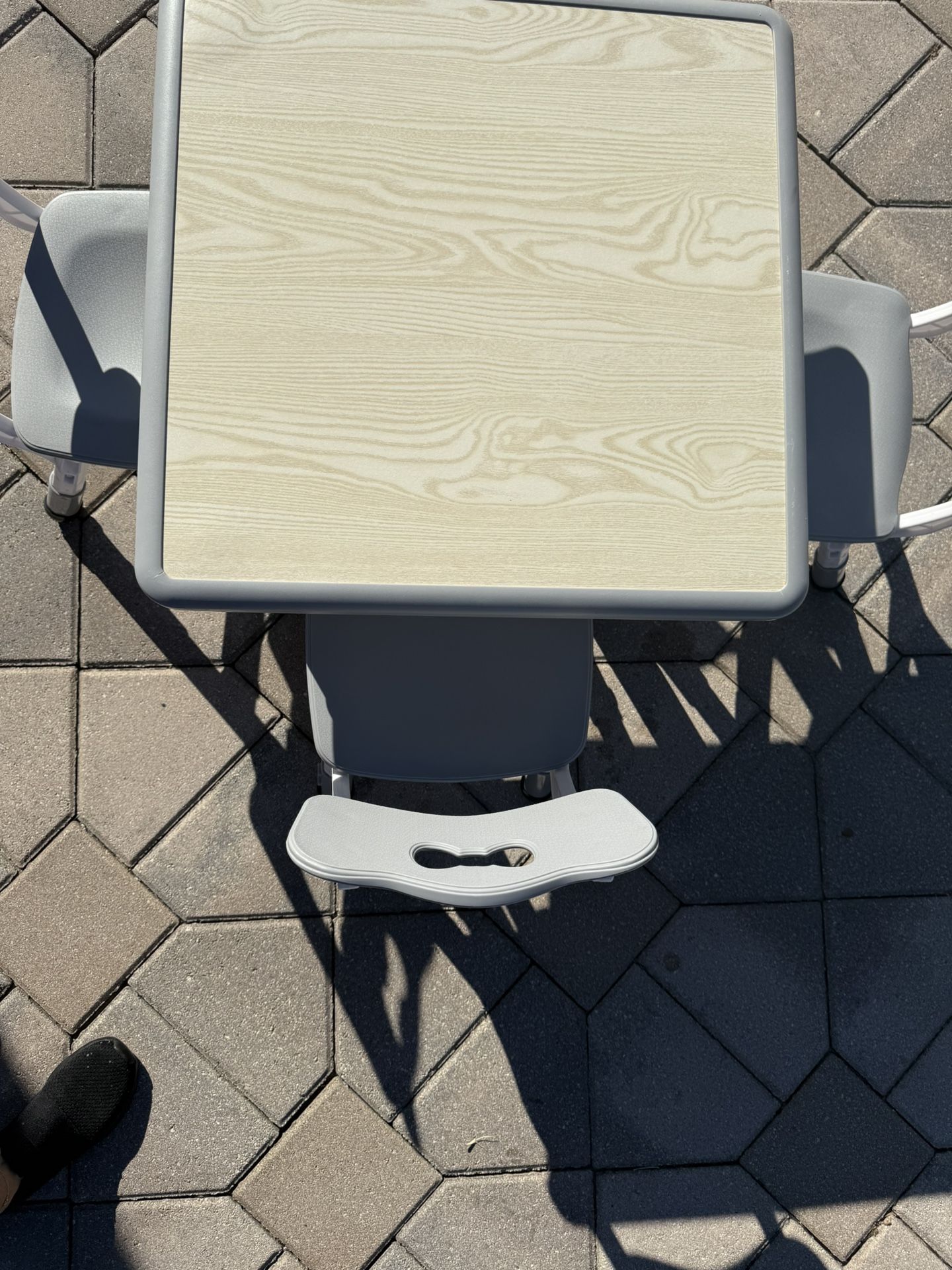 Kids 4 Chairs And Table