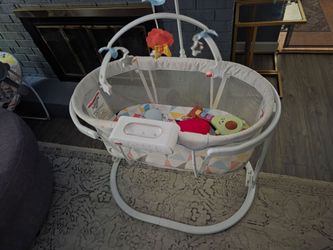 Fisher price bassinet great condition