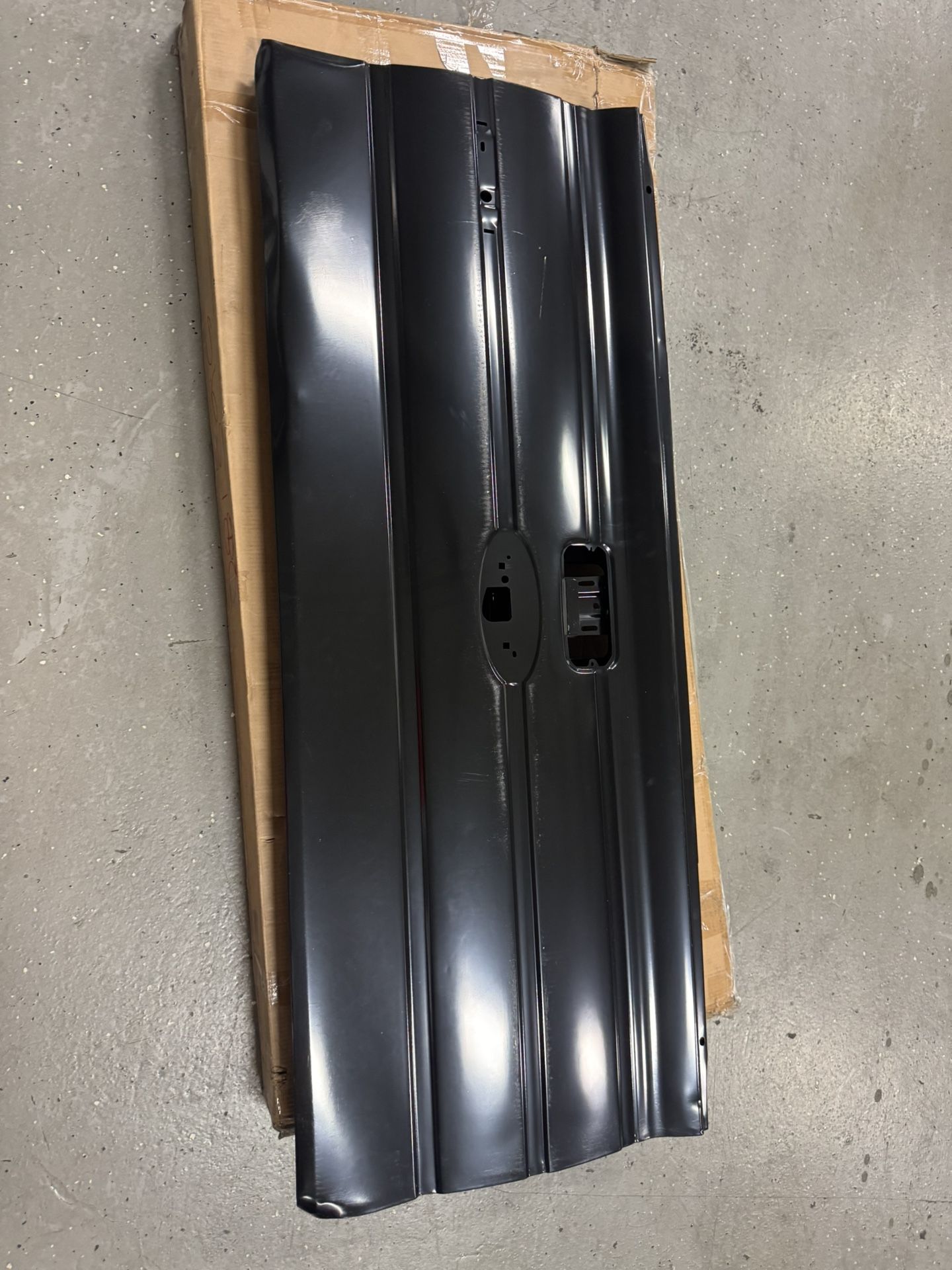 Tailgate shell for a Ford F-150 2009-2014