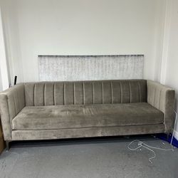 Z Gallarie Crestmont sofa