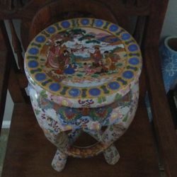 BEAUTIFUL JAPANESE CERAMIC PLANT. STOOLwry