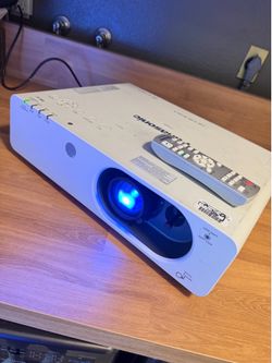 Panasonic 3500 lumens HDMI video projector