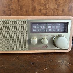 Sangean WR-11SE AM/FM Tabletop Radio – 40th Anniversary Edition (Walnut)