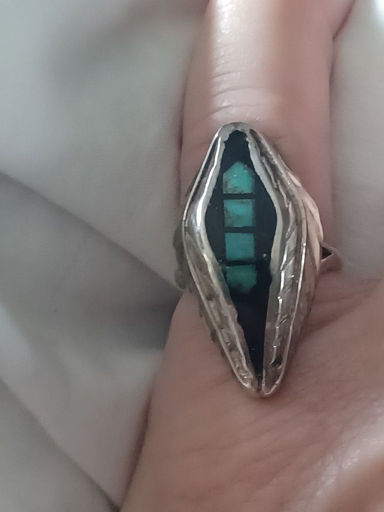 Vtg.Unique Sterling Silver Turquoise & Feather Sides Ring- Sz4