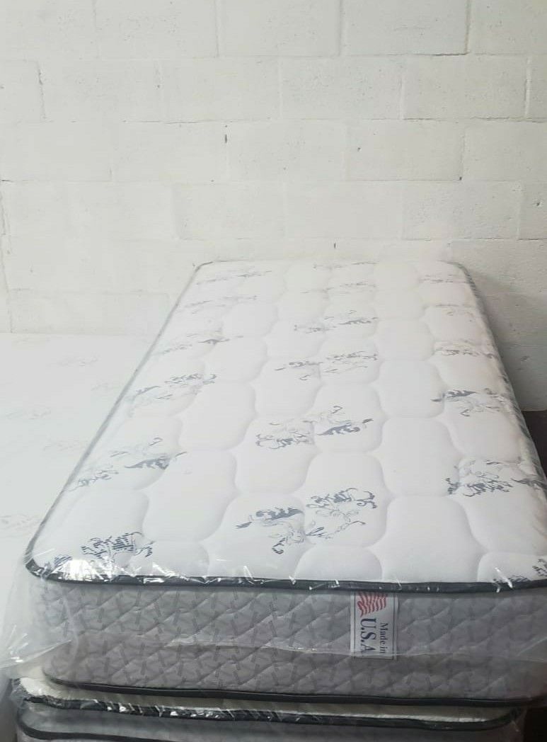 GREAT SALE TWIN PLUSH MATTRESS WITH FREE BOX SPRING