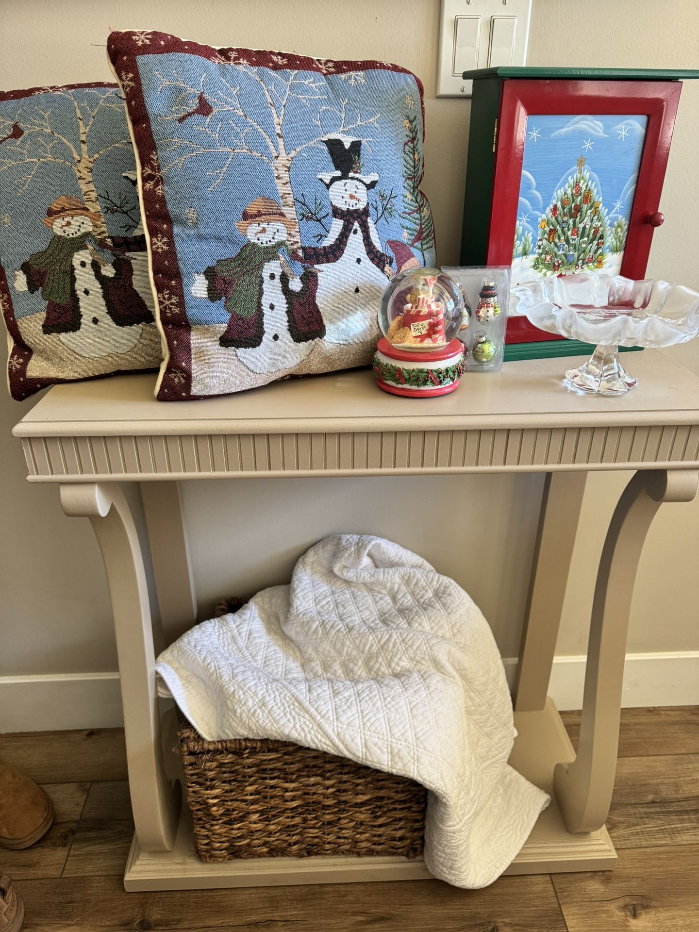 Premium Christmas Décor Lot – Mikasa Crystal, Thomas Pacconi Advent Calendar, Music Box Snow Globe & More