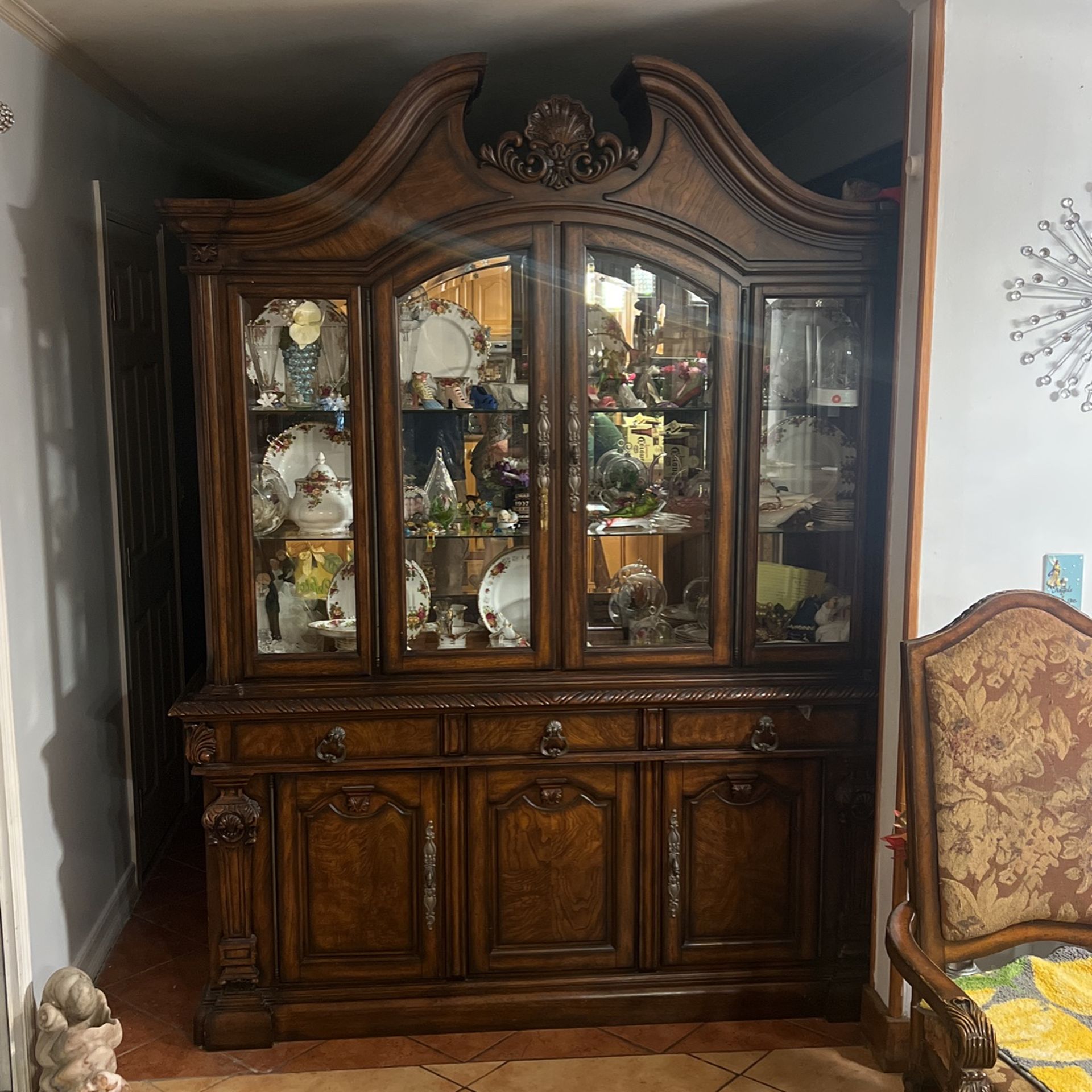 Dresser  Chineras