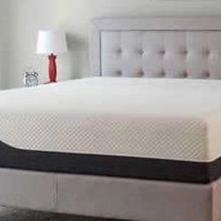 Like new comfort tech intuition memory foam full size 12” mattress.