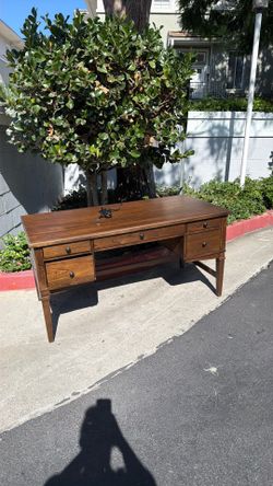 Free desk