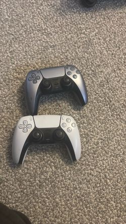 2 PS5 Controllers