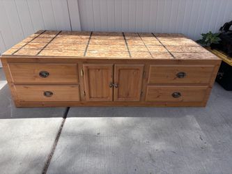 Twin Size Platform Bed With Lots Of Storage!