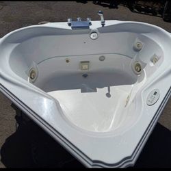 Jacuzzi Corner Luxury Whirlpool Tub