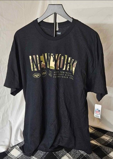 New York Jets
Men's Black New York Jets Camo Blackout T-Shirt Size 2X by NFL Team Apparel