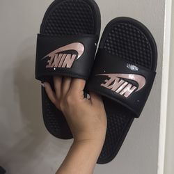 Women’s size 7 Nike slides