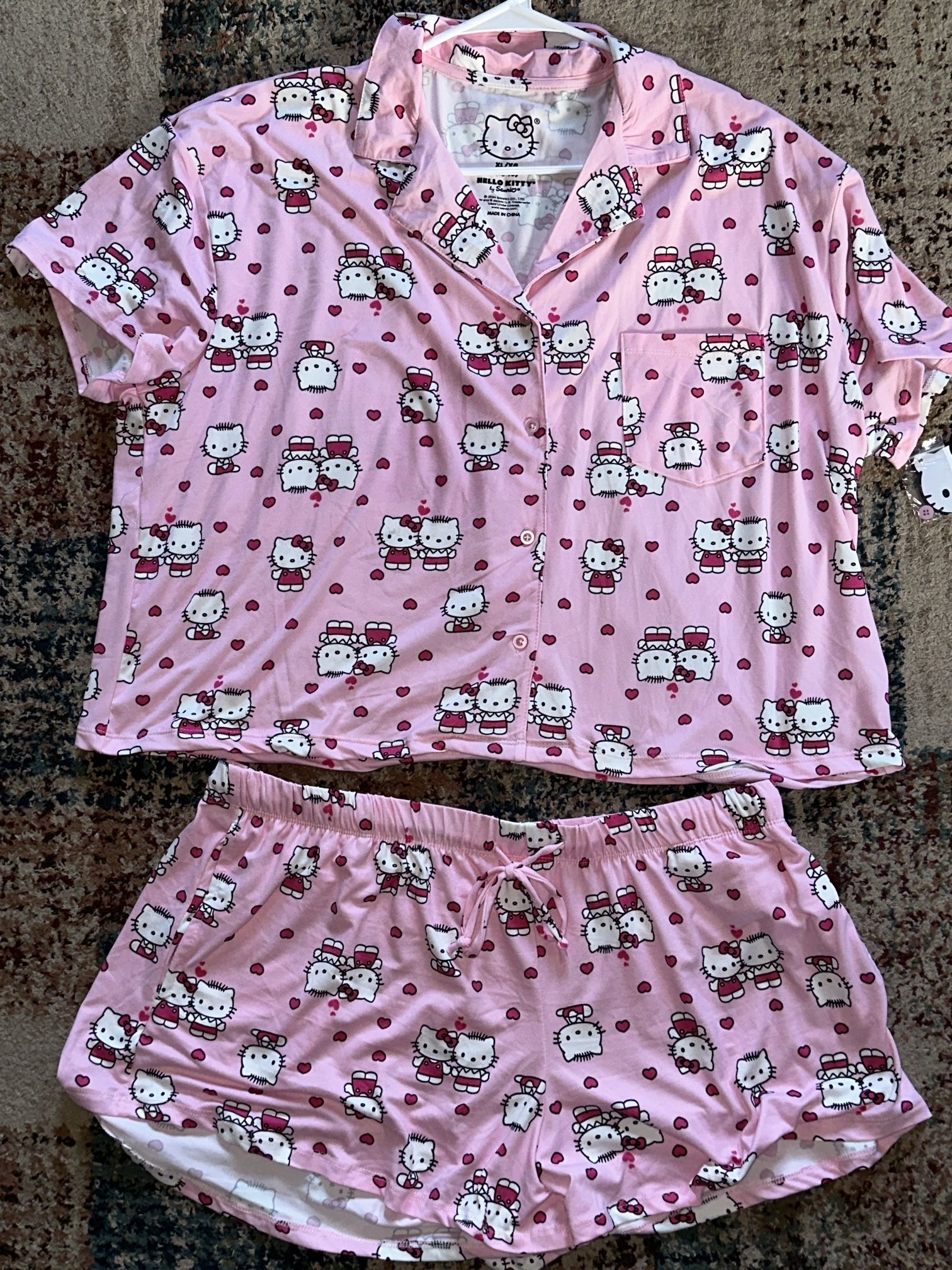 NWT Sanrio Hello Kitty Dear Daniel Valentine’s Day Hearts Pajamas Set