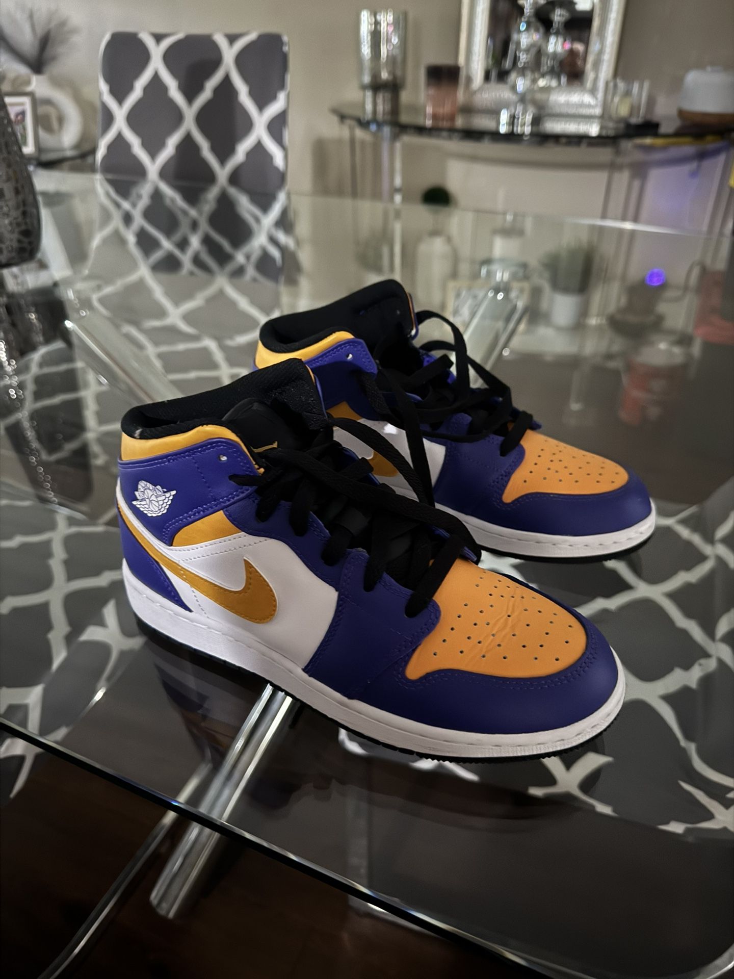 Jordan 1 Mid Lakers