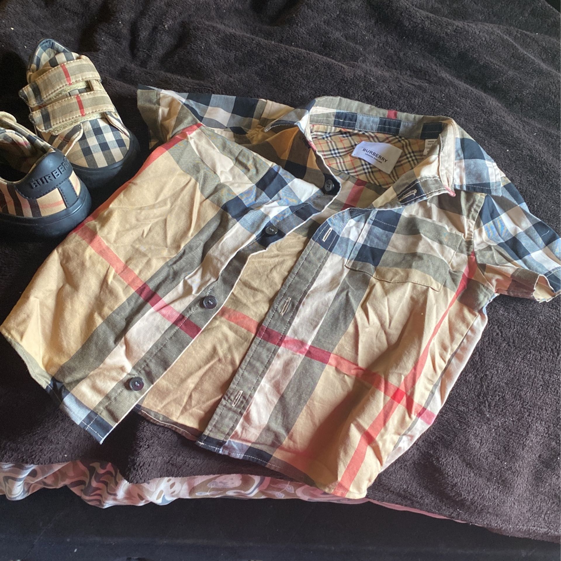 burberry shoes & shirt 41111C54-0EB4-49A3-AE80-  main image 3