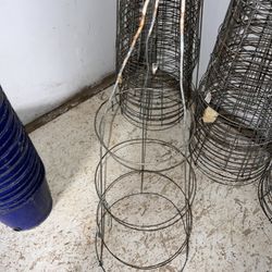 Lot of 42-Inch Wire Tomato Cages / Plant Supports Price $20