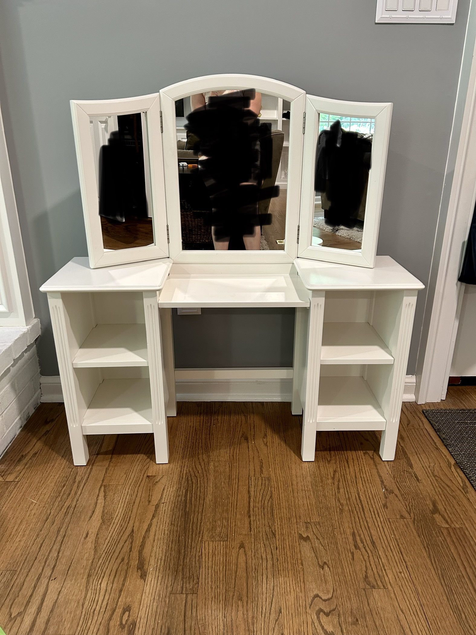 Pottery Barn Kids Madeline Play Vanity