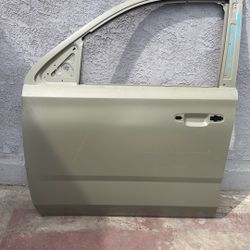 Chevrolet GMC Yukon Tahoe Suburban Left Front Door 2015 2016 2017 2018 2019 2020