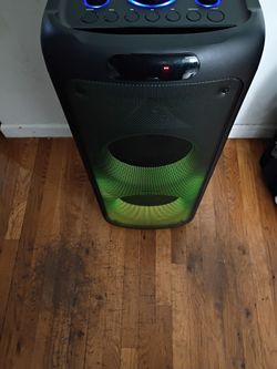 Brand new Bluetooth rechargeable speaker 800 watts very powerful Bluetooth USB and radio
