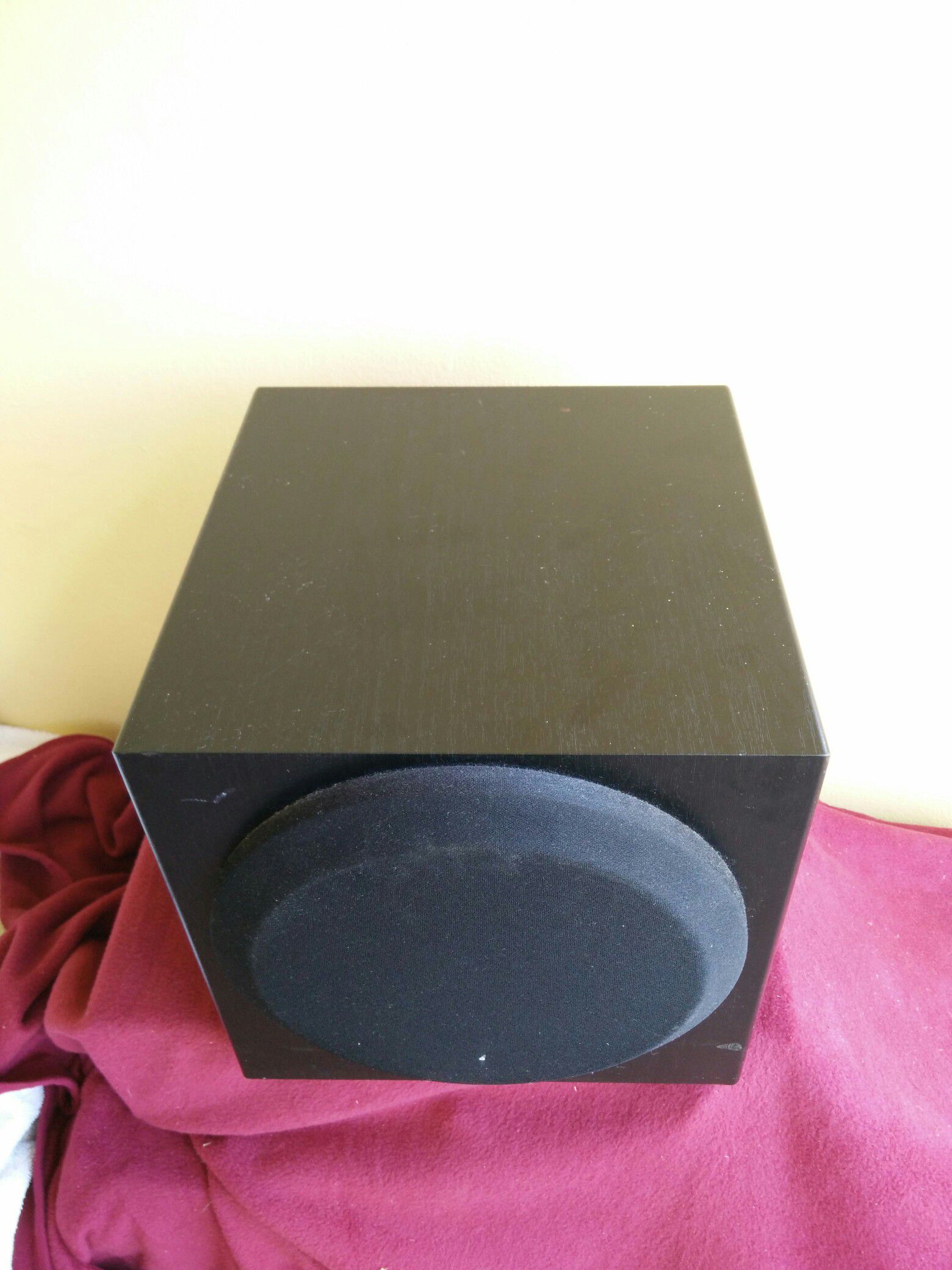 Yamaha subwoofer..near mint!! Sounds awesome!! Very compact!!