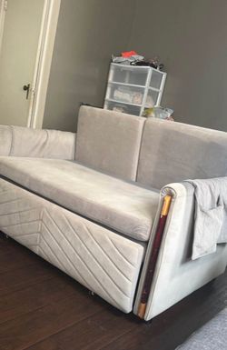 Couch/pull out bed