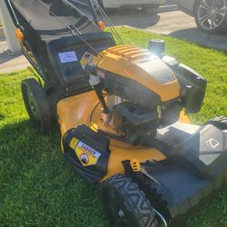CUBE CADET GAS SELF-PROPELLED LANW MOWER NEW 