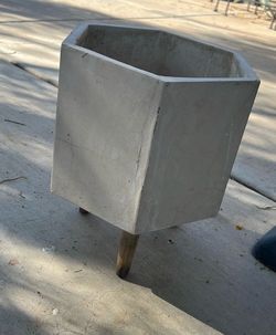 Living spaces concrete planter pot