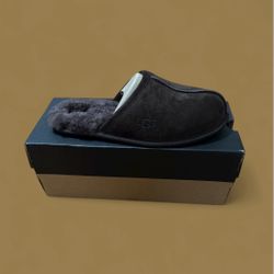 UGG DARK BROWN SLIDES SIZE 10 MEN
