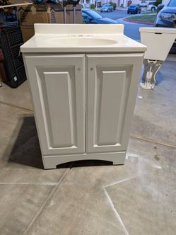 24" white vanity