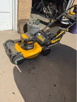 deWalt lawnmower with battery and charger