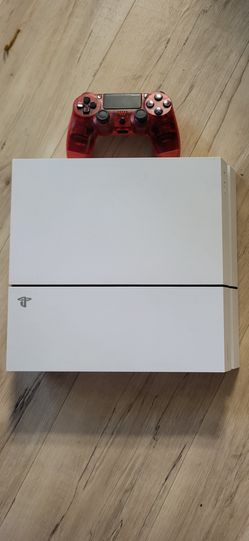 White PS4 500gb with GoldHEN plus some games!!