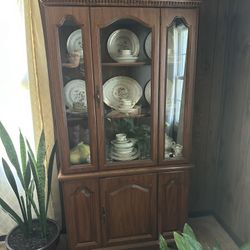 China Cabinet And Kitchen Table + 5 Chairs - Set