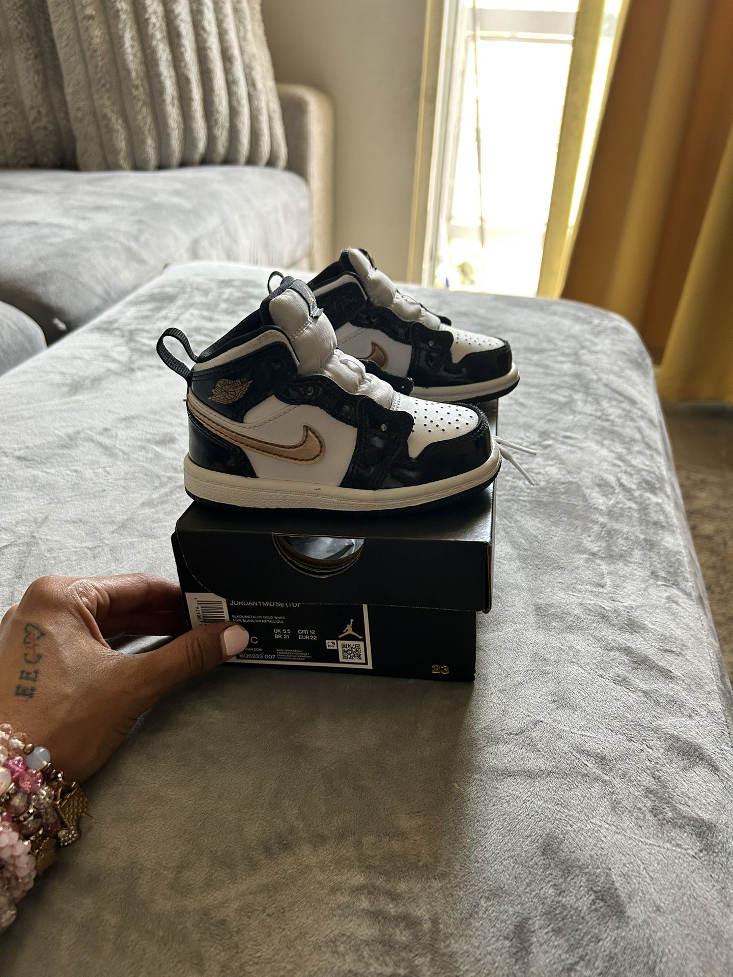 Air Jordan 1s Mid SE