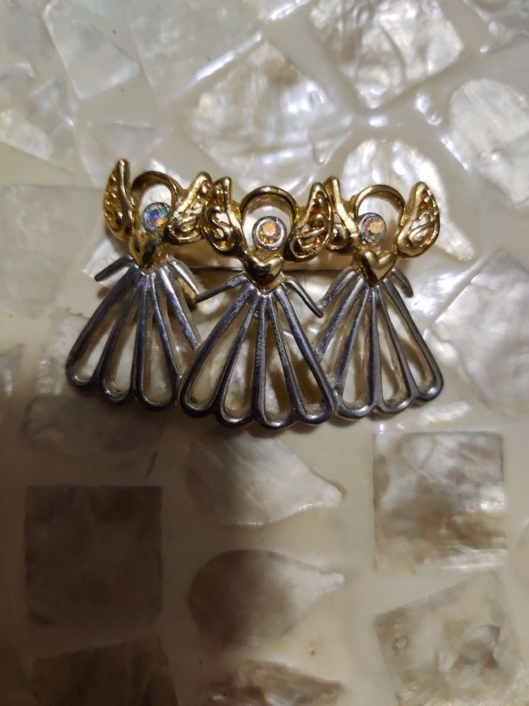 Angels 😇 Brooch 