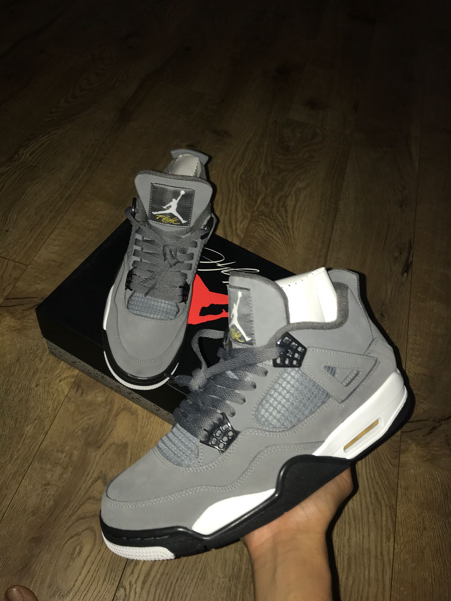 Jordan 4 “cool grey” size 9.5
