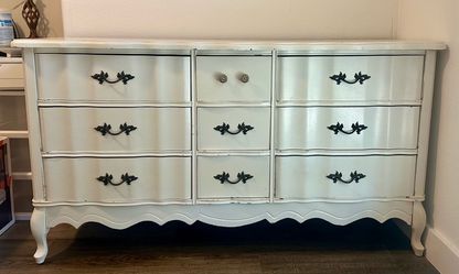 Vintage French Provincial Dresser