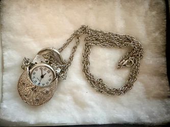 Vintage-Style Purse Pendant Watch Necklace – Silver Tone Hidden Quartz Watch
