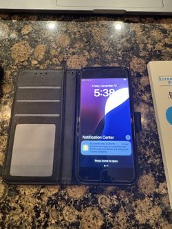 iPhone SE 2nd Gen 128GB w/ Case, Cable, Screen Protectors!