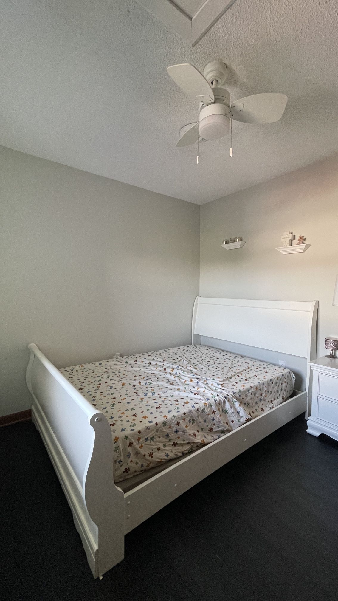 Queen Size Bed Frame / Without Mattress