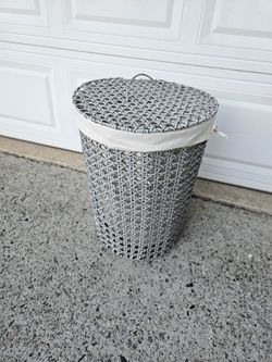 Laundry Hamper
/ Basket