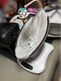 4Moms rocking bassinet